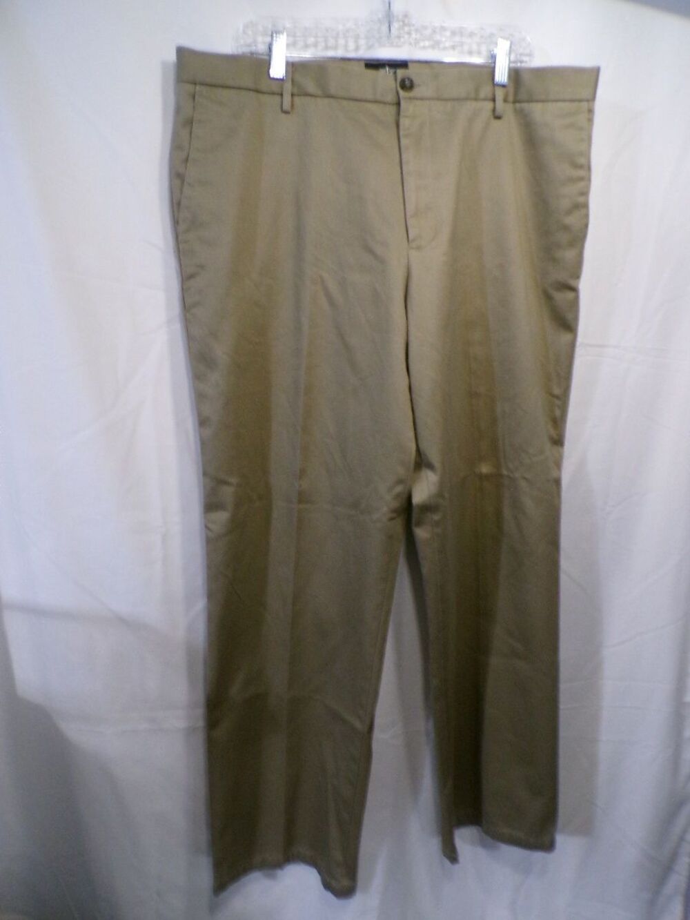 Dockers Classic Fit Men Pants Khaki Flat Front 38x32 Chinos - Picture 1 of 4